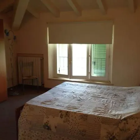 Lovely House Two Bedrooms 马里纳-迪-皮特拉桑塔