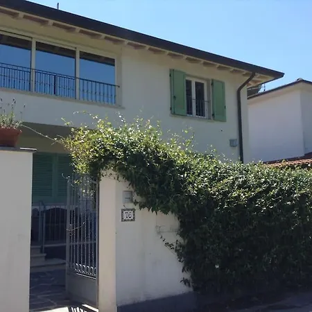 Lovely House Two Bedrooms マリーナ・ディ・ピエトラサンタ